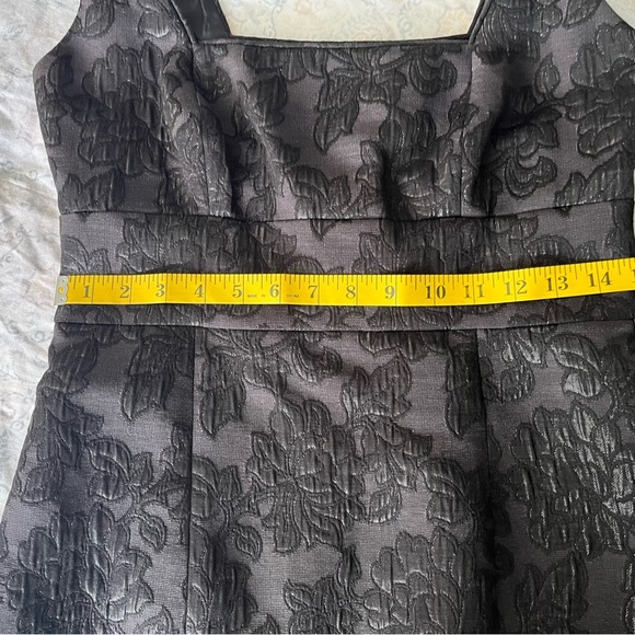 Evan Picone Black Sleeveless Sheath Mini Dress with textured floral - Picture 5 of 13